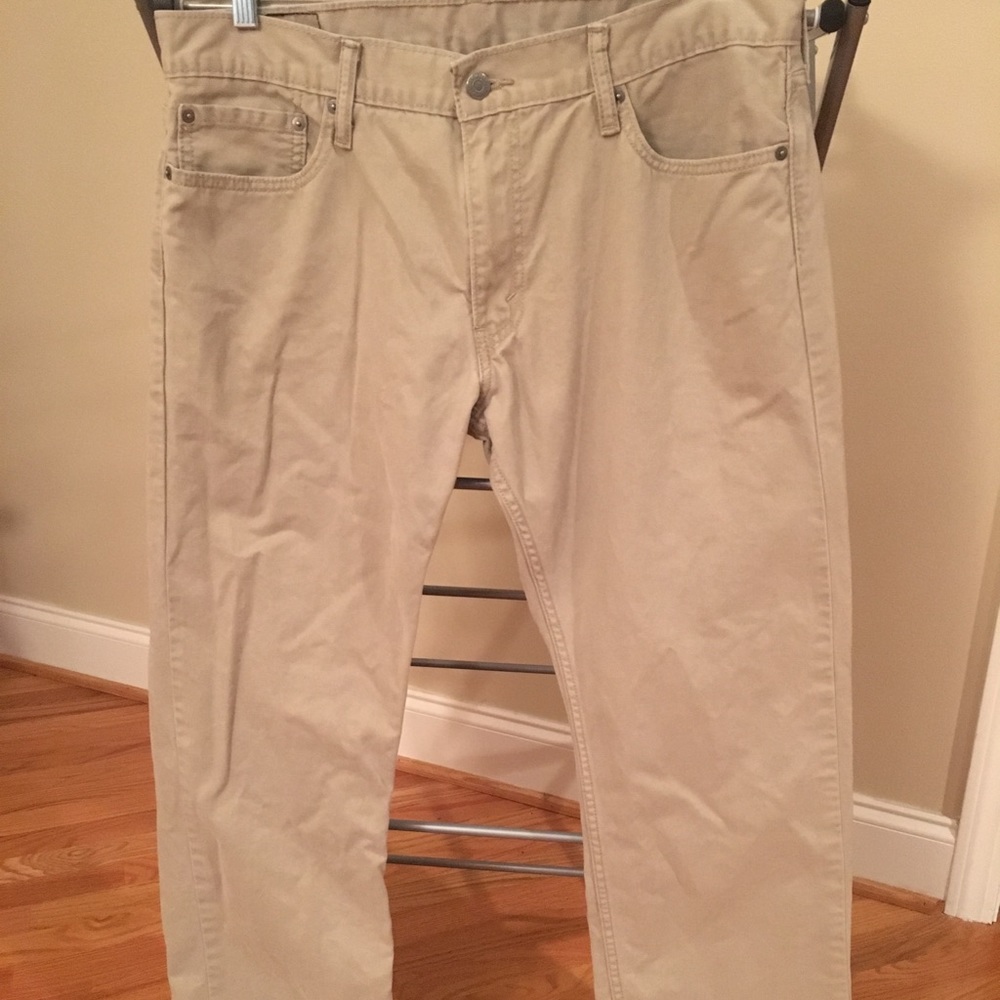 Men’s Levi 514 khakis. 36x32.